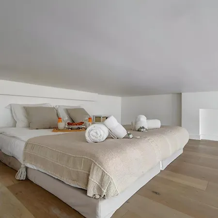 Апартаменты Bluestay 245 -duplex Sur Les Champs-elysees+balcon *