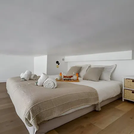 Apartment Bluestay 245 -duplex Sur Les Champs-elysees+balcon Paris